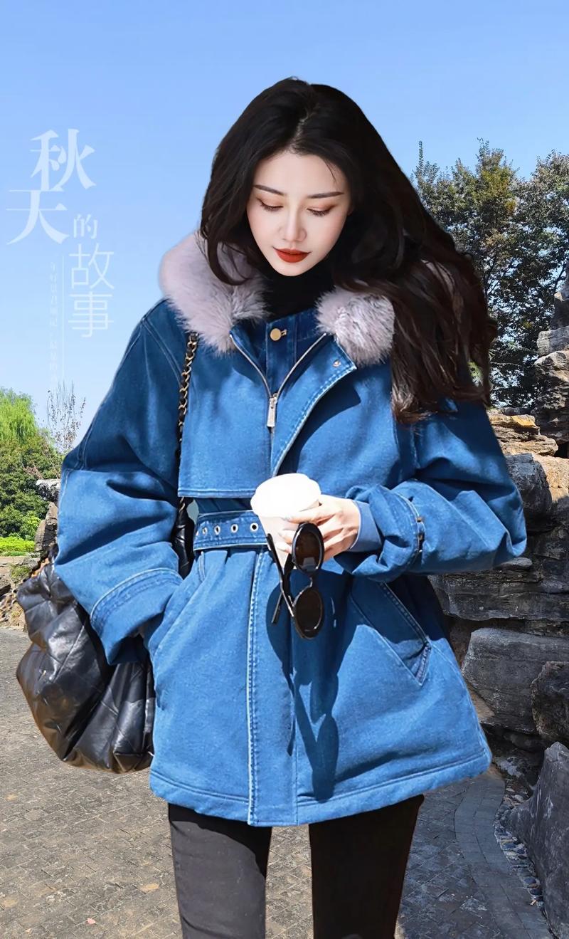 浅蓝色短款棉衣怎样搭配全身?蓝色短款棉衣搭配什么裤子