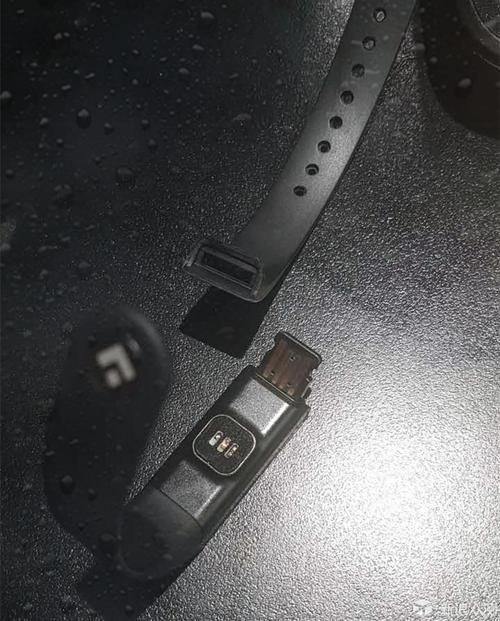 拉卡拉跨界手环屏幕不亮了?拉卡拉手环太暗维修方法