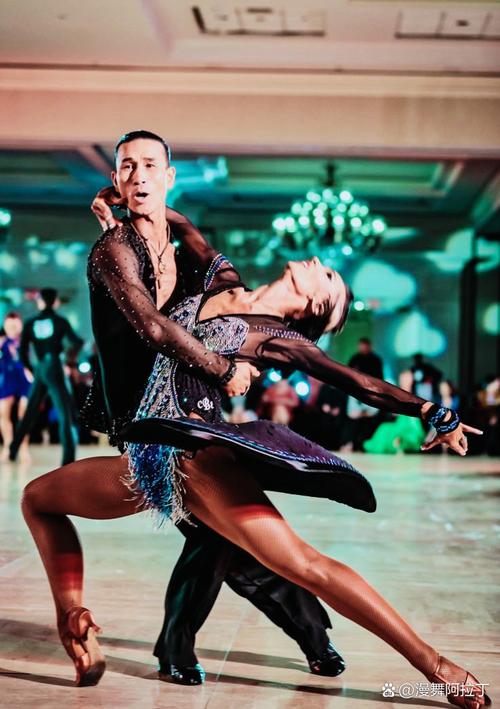 拉丁和伦巴的区别是什么意思?拉丁舞和伦巴还有恰恰是一回事吗