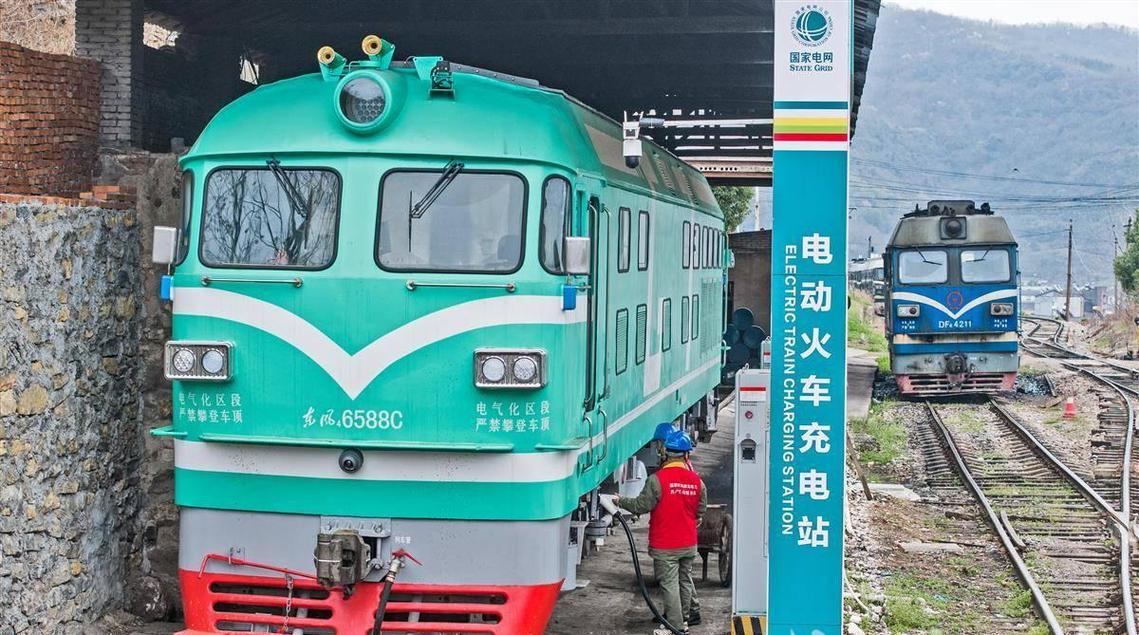 火车用的电是从哪发的?火车电怎么供应的