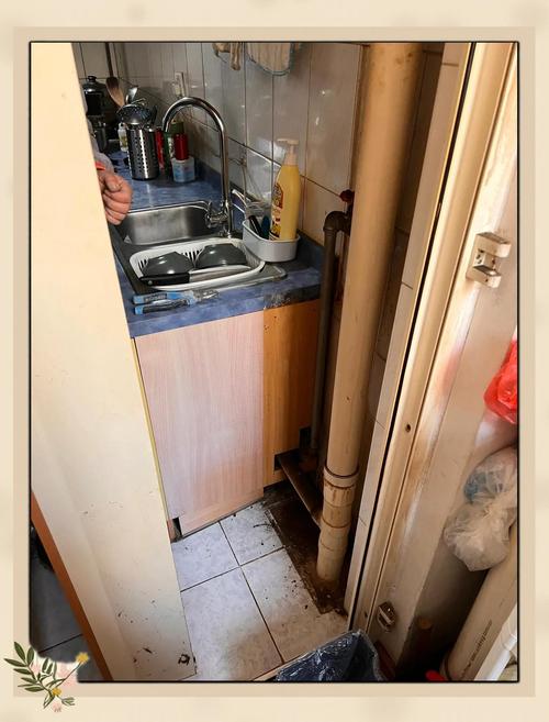 空心铁管扳弯为什么会向里凹？空心铁管弯了怎么办