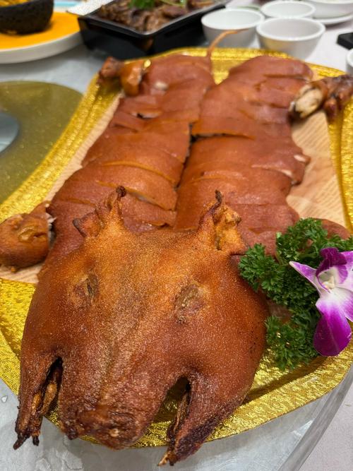 烤乳猪的烹饪方法?烤乳猪如何做