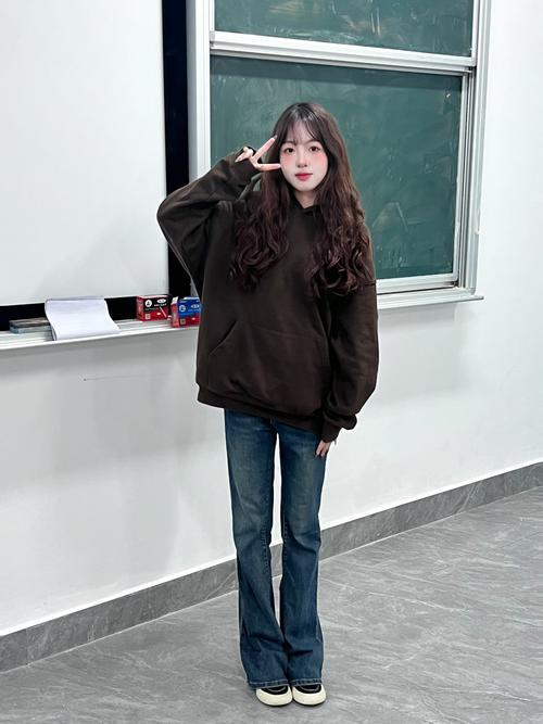 咖啡色卫衣好看吗?咖啡色卫衣穿搭