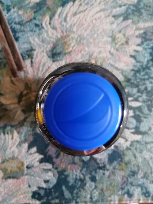 可乐倒进汽油为什么会变蓝色?可乐遇油会不会爆炸