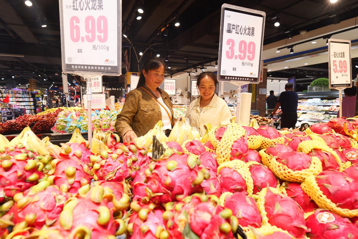 水果店“批发价零售”走红 平价策略背后的经营智慧