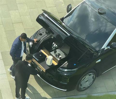 能装电磁炉做饭 零跑D19前备舱曝光:内置220V电源、排水通道(图2)