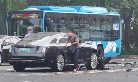 辅助驾驶不如国产!陈震回应劳斯莱斯事故:非常不理解为什么会和前方驻车发生100%前撞(图5)