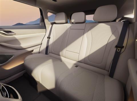 标配32度大电池 纯电续航210km!奇瑞星途ET5增程预售:15.99万起(图5)