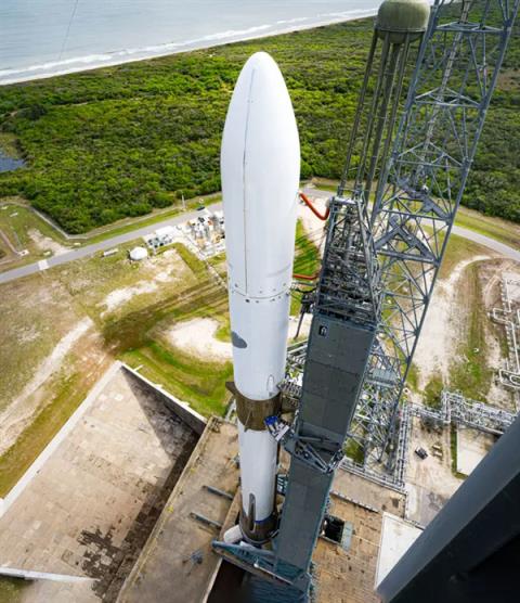 美国“新格伦”重型运载火箭升空 第一级首次成功回收(图2)