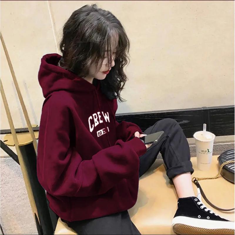 酒红色卫衣配什么颜色外套好看？酒红色卫衣配什么裤子好看