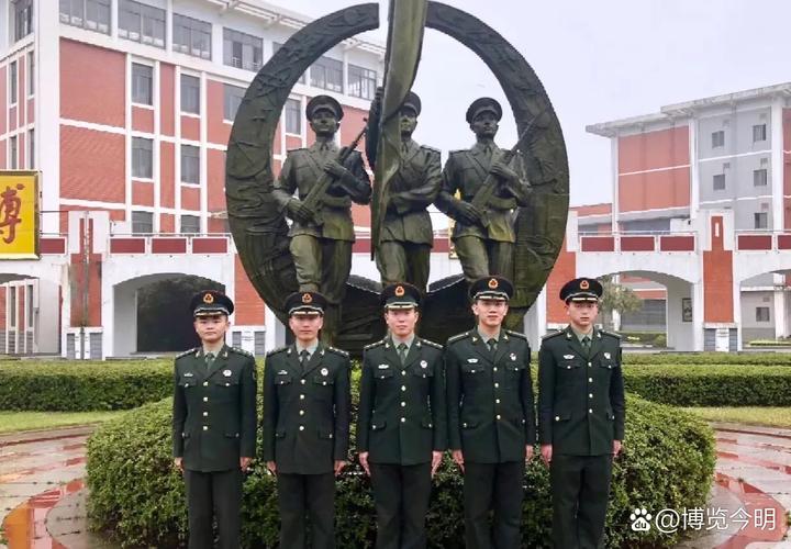 普通家庭的孩子考军校好吗?孩子考军校好不好