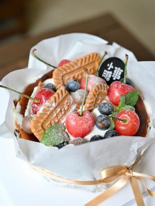 评价蛋糕好吃的评价100字?评价蛋糕好吃的评语