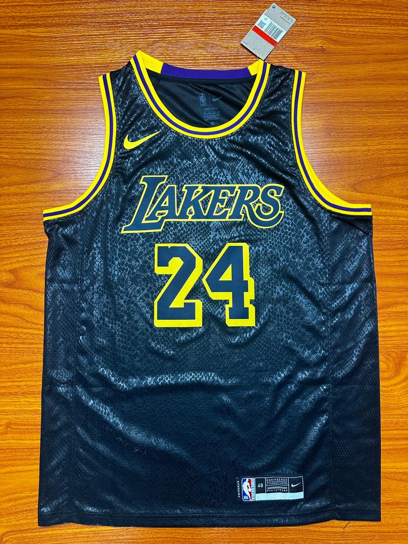 科比退役当天有多大影响力了?科比退役到现在多少天了