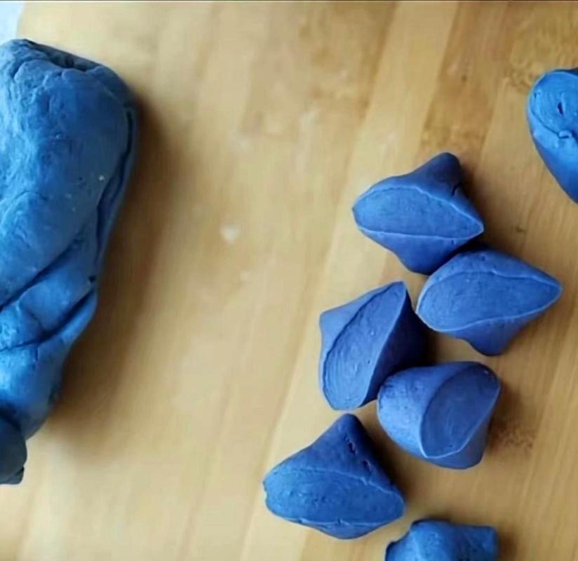 蓝色水饺皮是怎么做的?蓝色水饺皮是怎么做的视频