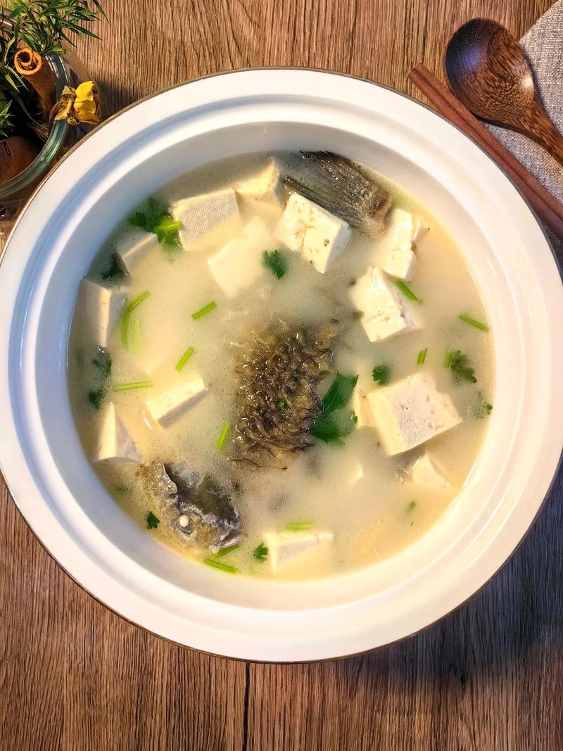 求教用微波炉'做鲫鱼汤？微波炉清蒸鲫鱼的做法和步骤