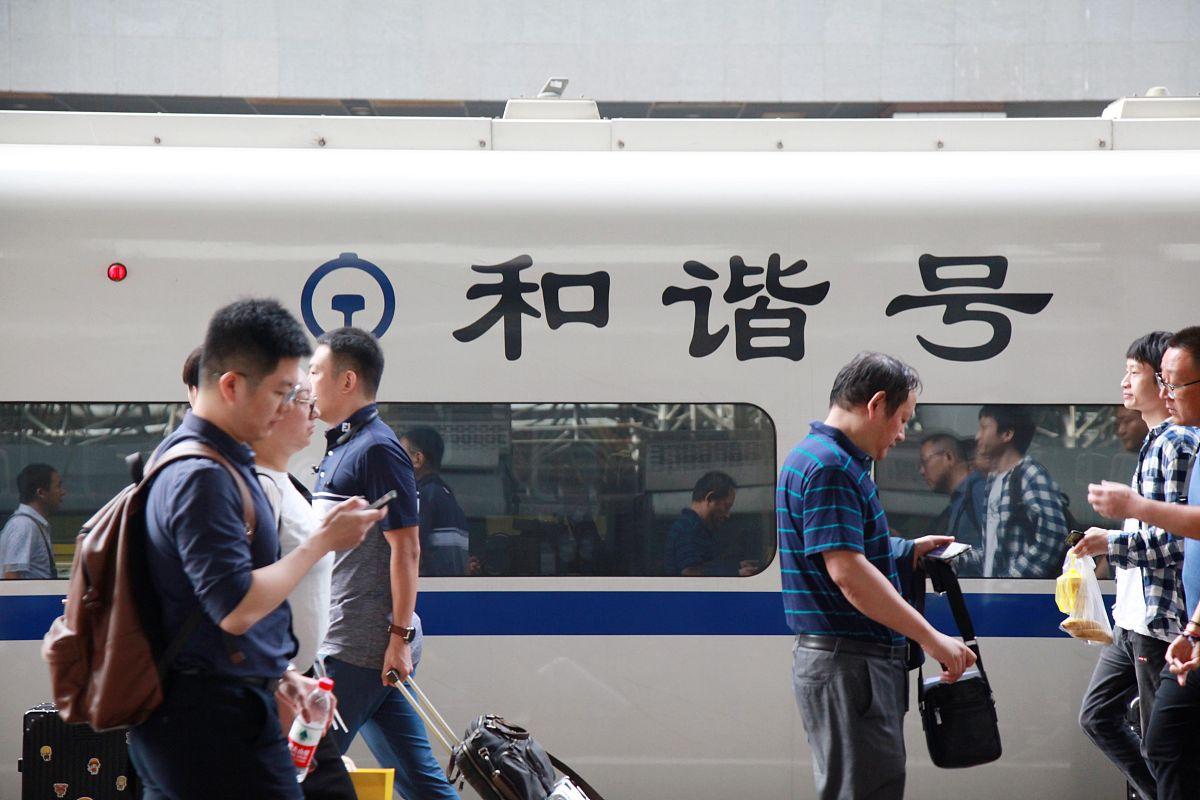 列车单站停留近5小时引热议 12306回应释疑