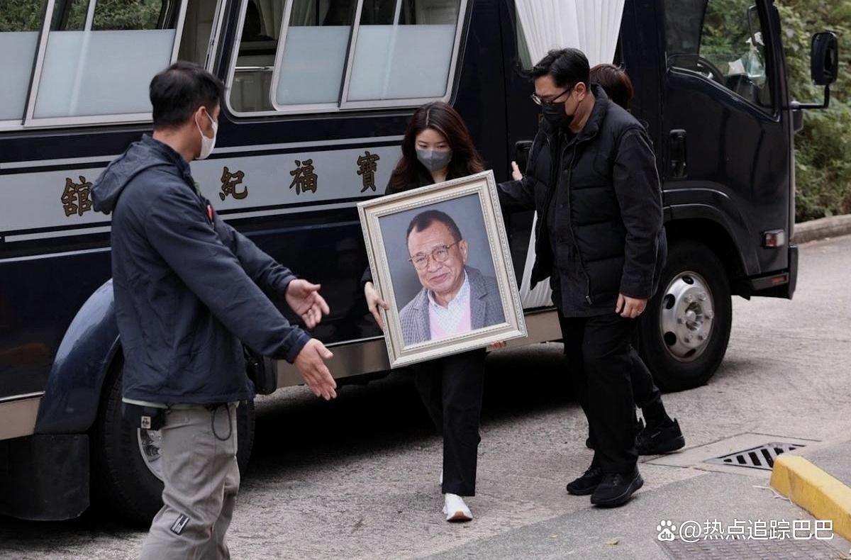 欧阳震华与苗侨伟为许绍雄扶灵?网友:扶灵表达什么意思