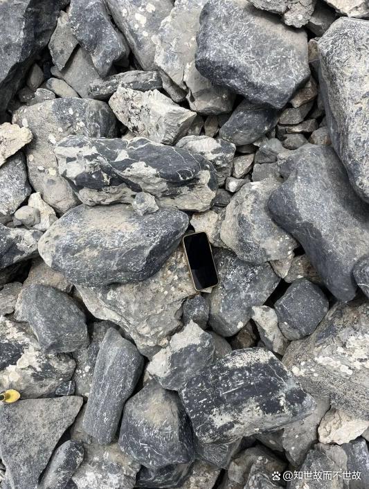 奇迹!手机遗落新疆无人区三年?竟被陌生人跨越5000公里送回家