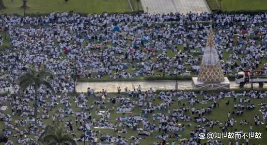 菲律宾风暴:65万人上街?反腐怒火席卷马尼拉