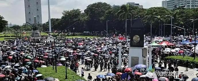 菲律宾风暴:65万人上街?反腐怒火席卷马尼拉