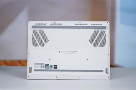 锐龙R9-9850HX万元本!雷神猎刃S游戏本图赏(图12)