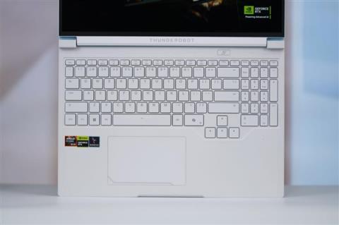 锐龙R9-9850HX万元本!雷神猎刃S游戏本图赏(图20)