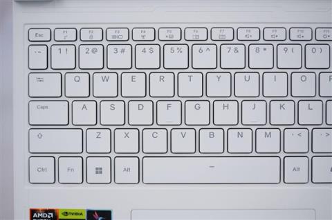 锐龙R9-9850HX万元本!雷神猎刃S游戏本图赏(图22)