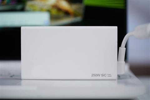 锐龙R9-9850HX万元本!雷神猎刃S游戏本图赏(图26)