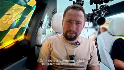 整个前风挡被遮住!小鹏G7蒙眼狂飙 老外坐副驾快吓哭了(图3)