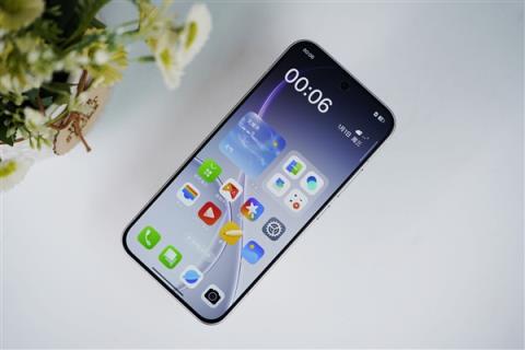 全息光刻美背太吸睛！OPPOReno15图赏(图4)