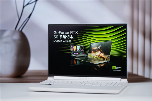 全息光刻美背太吸睛！OPPOReno15图赏(图8)