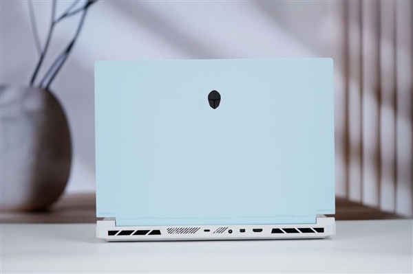 全息光刻美背太吸睛！OPPOReno15图赏(图12)