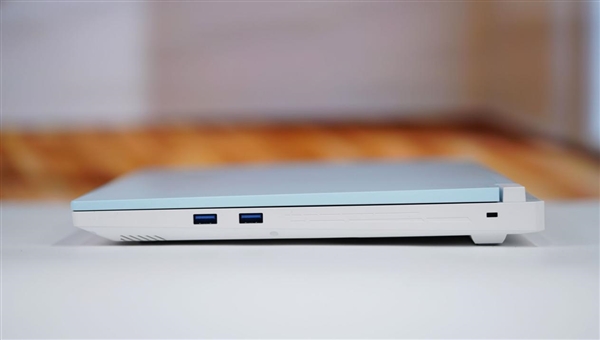 全息光刻美背太吸睛！OPPOReno15图赏(图14)