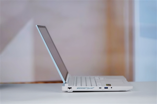 全息光刻美背太吸睛！OPPOReno15图赏(图17)