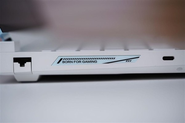 5台小鹏X9高速上120km/h自动绕行抛锚车 全程0追尾(图2)