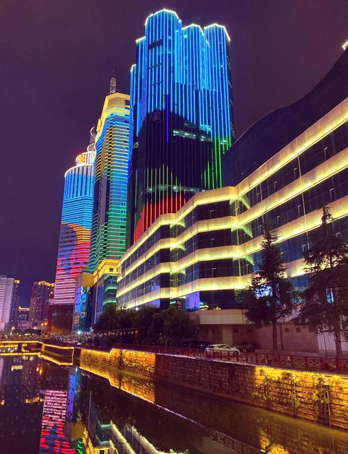 昆明市区晚上有什么好玩的？昆明市内晚上好玩的地方