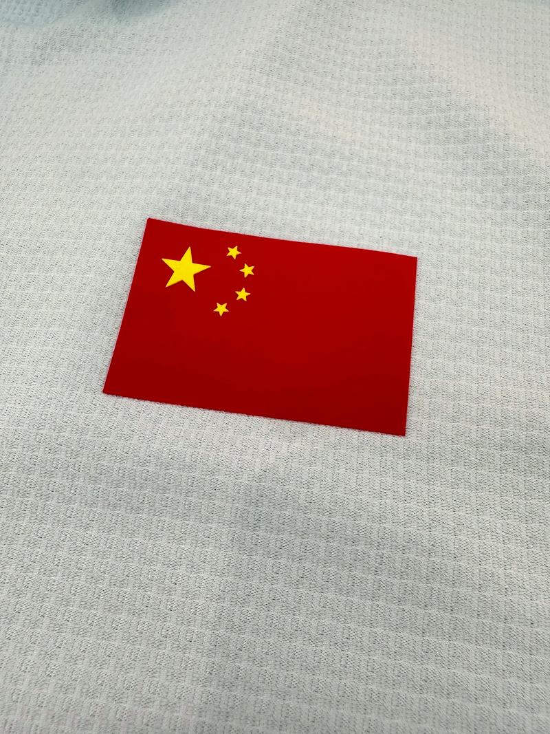 能把国旗印在衣服上吗?国旗允许被印刷到衣服吗