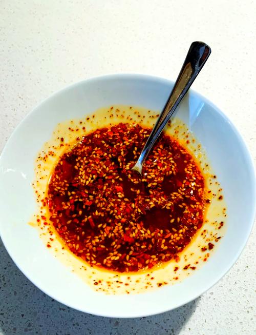 辣椒油怎么做的红红的那种？辣椒油怎么做比较红