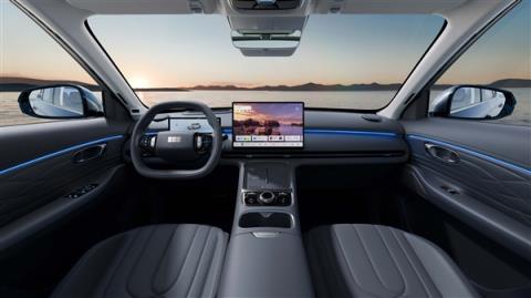 纯电续航翻倍 入门就有130km！2026款银河星舰7EM-i上市：9.58万起(图3)