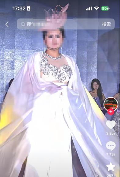 深圳模特大赛15号选手夺冠引争议 组委会：她是太太组冠军 颁错证书了(图2)