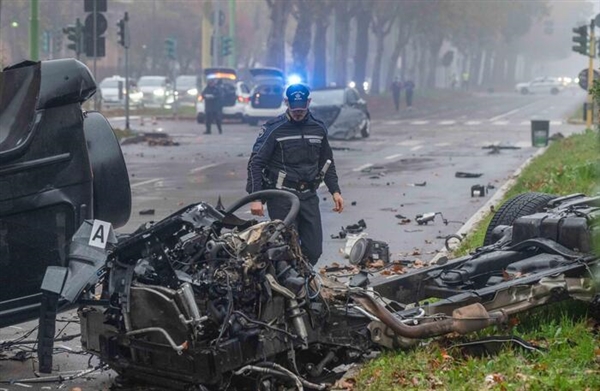 何同学掏出一摞PPT:复现罗永浩和王自如辩论名场面(图5)