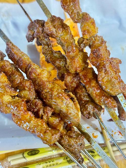 烤羊肉串烤到什么程度就熟了？烤羊肉串的时间和温度