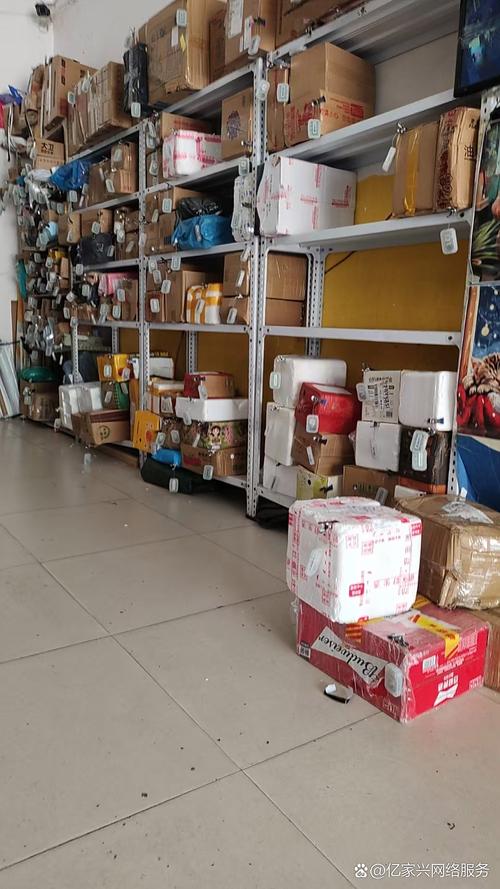 快递店里卖什么东西比较好?快递店边上开什么店好