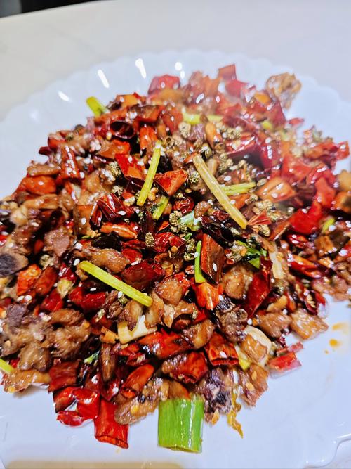 辣子鸡最好吃的做法大厨教你在家做出来越吃越好吃？给我找一个辣子鸡的做法