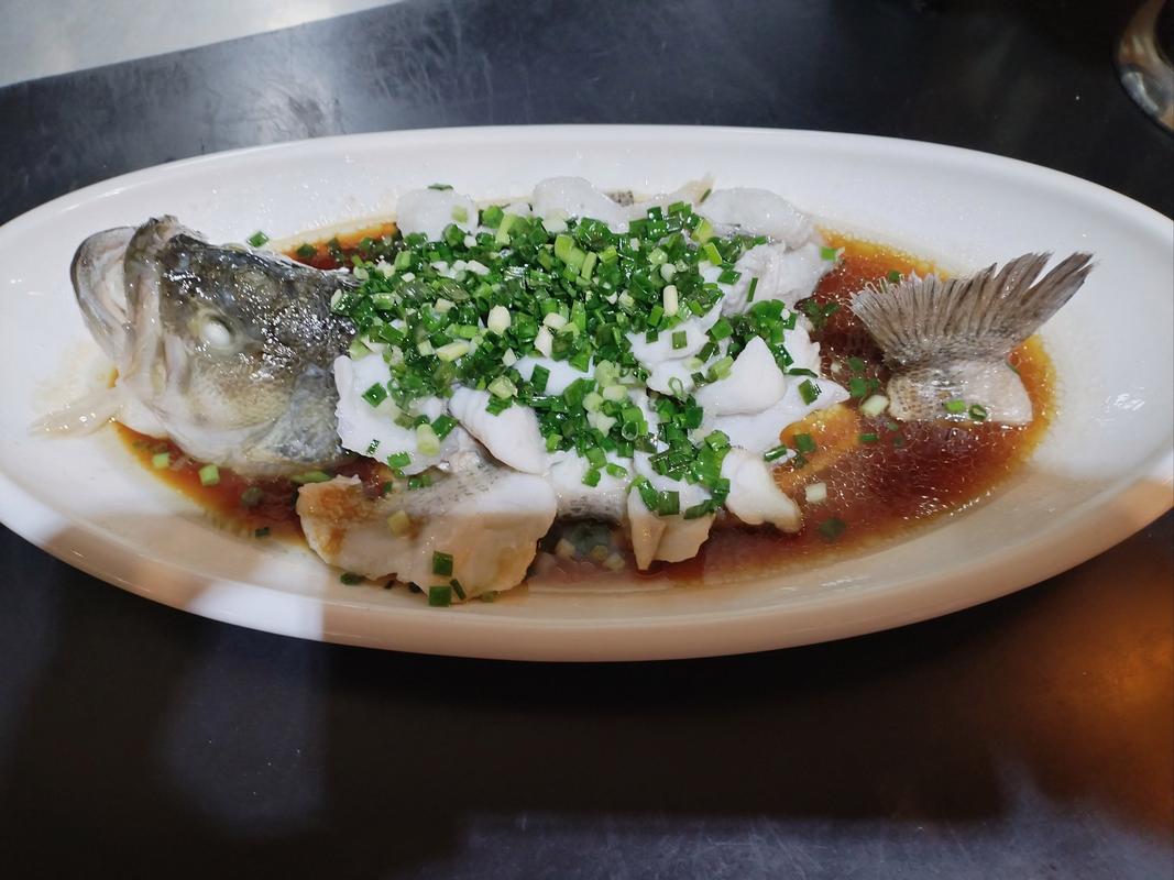 鲈鱼和什么菜一起吃比较好？鲈鱼可以和什么菜一起吃