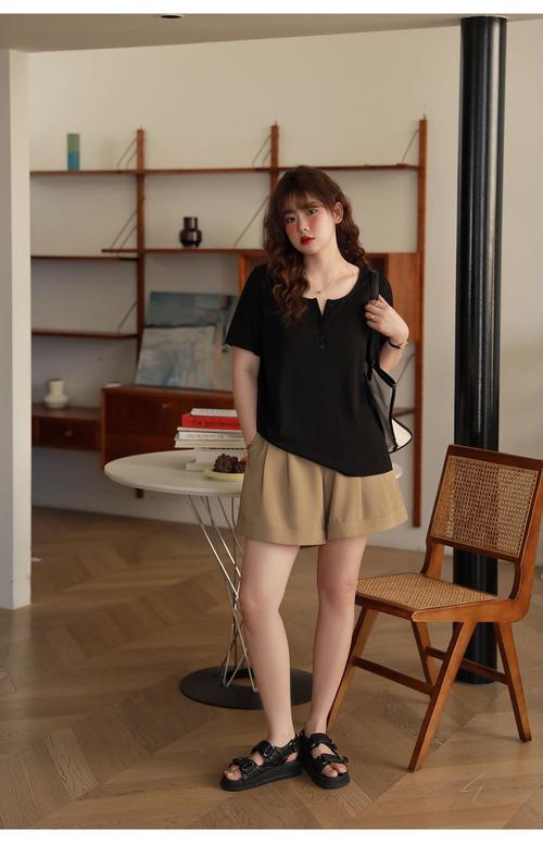 胖人穿短款上衣怎么搭配?胖人穿短款上衣怎么搭配好看