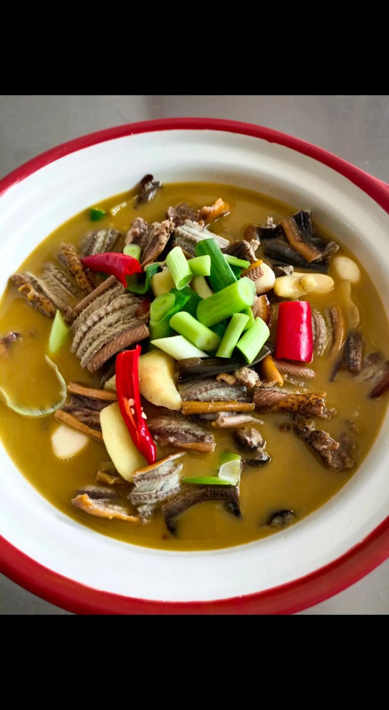 腊肉盐菜炖鳝鱼做法窍门？腊肉炖鳝鱼怎么做好吃