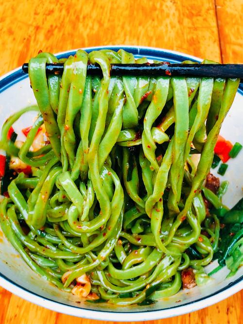 胡萝卜青菜面的做法？胡萝卜青菜面的做法窍门