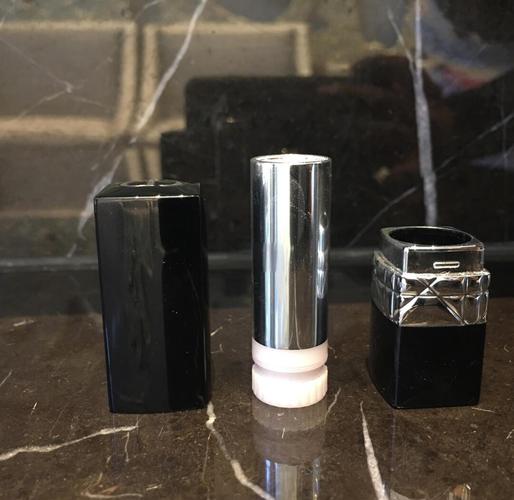 口红从底座脱落怎么办？口红整个掉下来怎么办