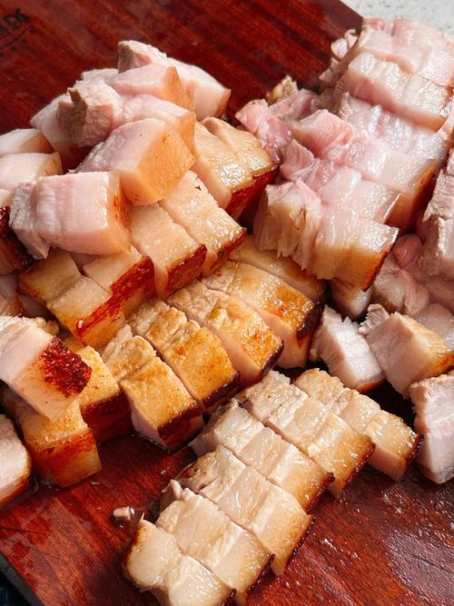 腊汁肉与红烧肉的区别在哪？腊汁肉什么意思